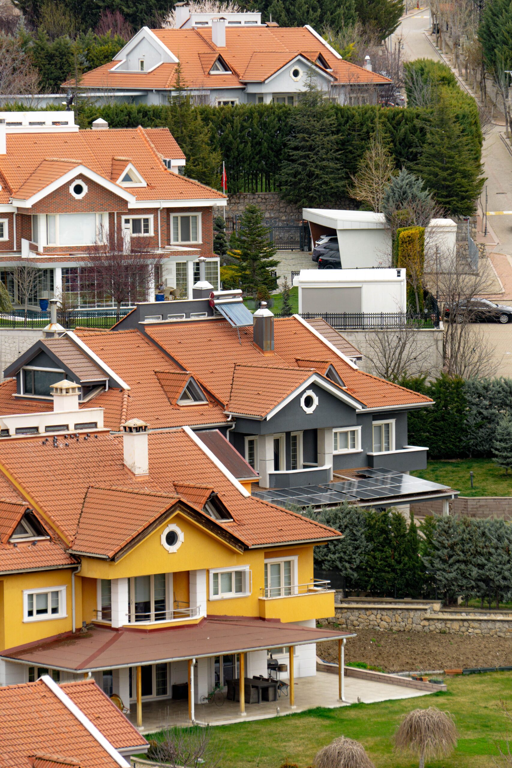 Cluster of colorful modern houses with red roofs, surrounded by greenery in Ankara, Türkiye.